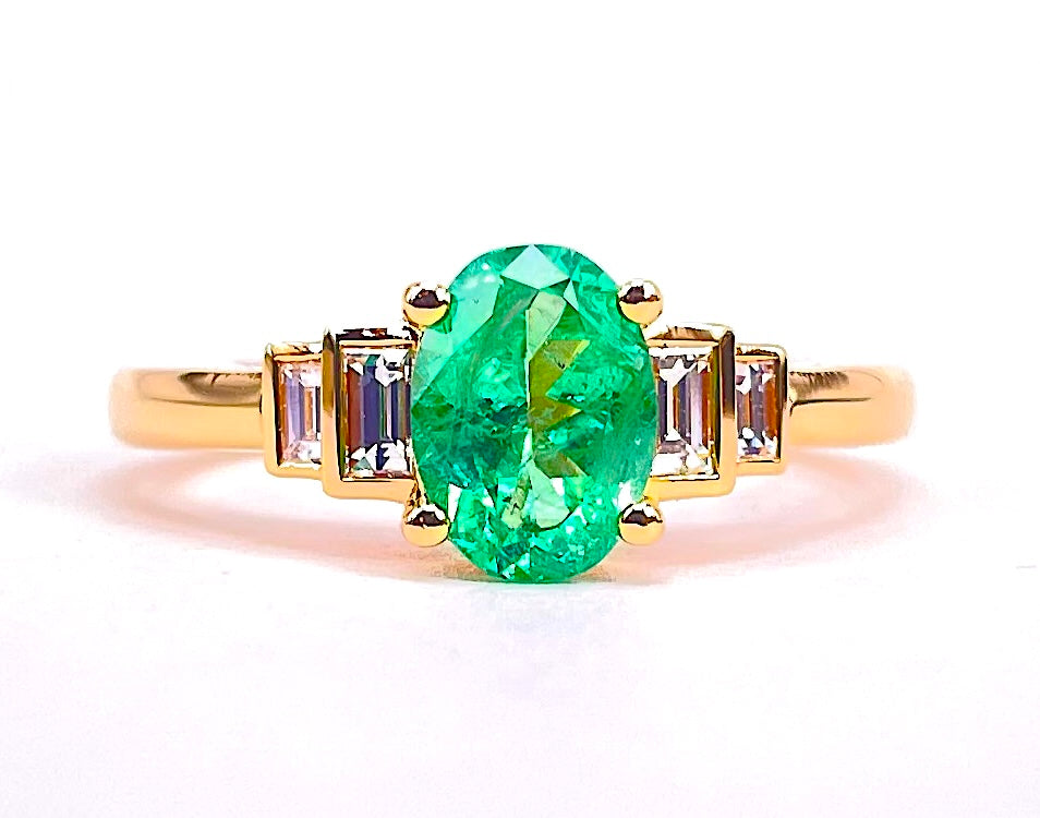 18K Yellow Gold Ring with Oval Emerald & Baguette Diamonds
