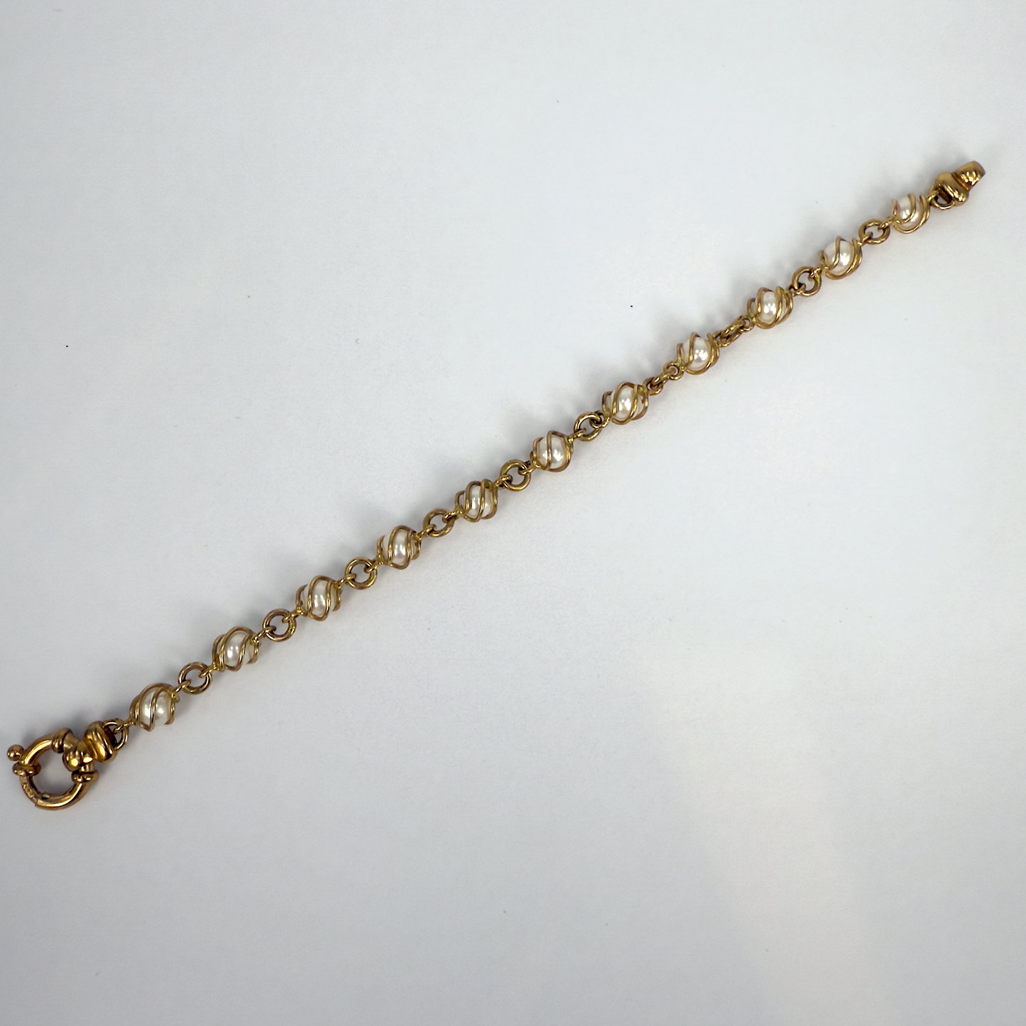 9K Yellow Gold Bracelet with Freshwater Pearl and Twisted Wire Design
